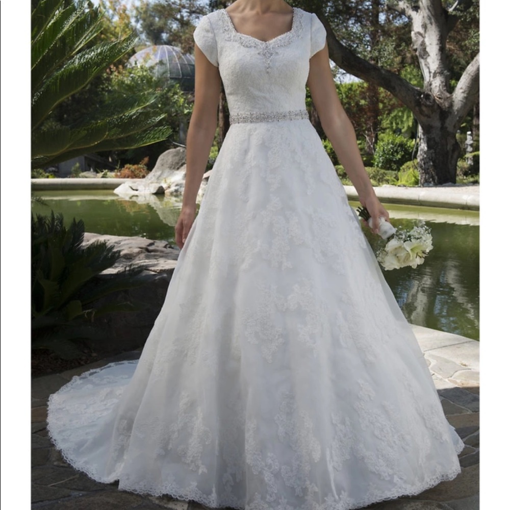 Elegant Custom Made Modest Wedding Dress sleeves